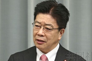 日本官房長官加藤勝信在8日的記者會上就瑞穗銀行接連發生系統故障表示遺憾。（圖源：共同社）