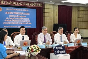 市稅務局局長黎維明（中）在對話會議上致開幕詞。（圖源：海關在線）