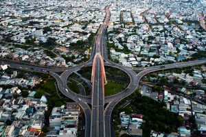 阮春福總理指示，峴港市總體規劃圖案應確保在保存與發展之間的和諧，重視改善市民的生活，制定未來期間該市現代和井然有序發展，成為中部與西原的大中心的導向。（圖源：）