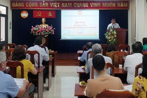 吳青山副主席向各代表介紹比賽內容。