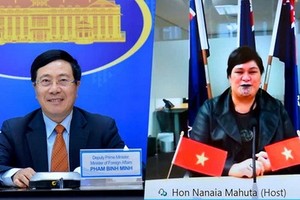 外交部部長范平明（左圖）與新西蘭外交部長納納婭‧馬胡塔舉行視像會談。（圖源：外交部）