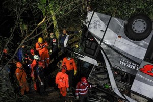 印尼大巴車墜崖現場。（圖源：互聯網）
