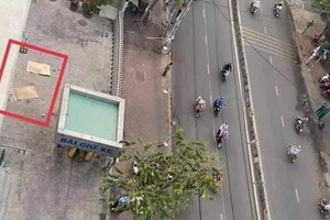 墜樓現場。（圖源：丁事）