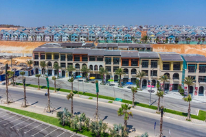 藩切NovaWorld項目的店屋工程正在加速施工。