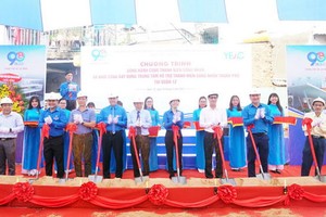 青年工人輔助中心項目動工儀式。（圖源：H. Đào）