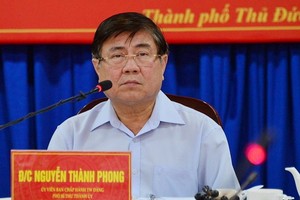 市人委會主席阮成鋒主持會議。（圖源：佐琳）