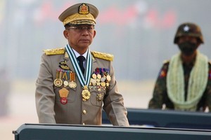緬甸國防軍總司令敏昂萊主持軍人節閱兵。（圖源：路透社）