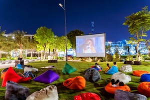 每個週末居民可以在露天電影院看電影（實景圖）
