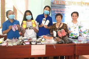 華人商販展開“零元集市”慈善活動