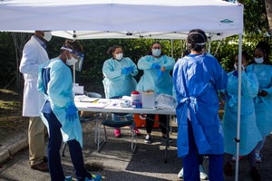 在美國佛羅裏達州西棕櫚灘建立的新冠病毒檢測中心。（圖源：互聯網）