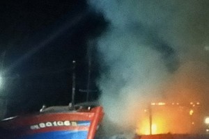 漁船失火造成 30 多億元損失