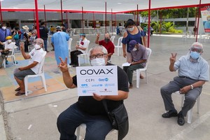 在秘魯，年齡較大的成年人是最早接受新冠疫苗注射的人群之一。（圖源：互聯網）