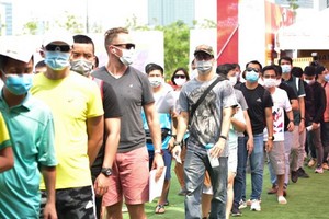 第四季Techcombank 胡志明市國際馬拉松比賽吸引逾1萬3000名運動員報名參加。（圖源：孟好）