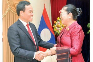 市領導祝賀老撾傳統新年