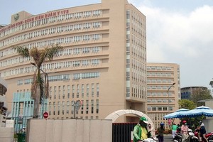 民眾在175軍醫醫院接受診療。