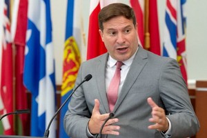 加拿大移民部長門迪奇諾表示，這計劃可讓9萬名新移民，透過3大類別，獲得加拿大永久居民身份，而另外針對法語人士的3種移民途徑，更沒有設上限。（圖源：Getty Images）