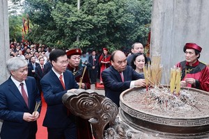國家主席阮春福上香緬懷歷代雄王始祖
