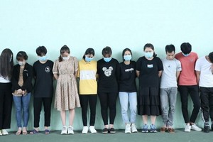 被抓獲的詐騙團夥。（圖源：警方提供）