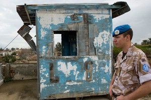 聯合國駐塞浦路斯維持和平部隊控制著敵對雙方之間的緩衝區。（圖源：聯合國）