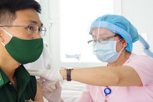 為優先目標人群接種新冠疫苗。（圖源：陳正）