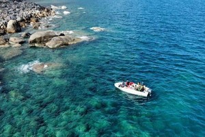 穎角海水清澈無比。