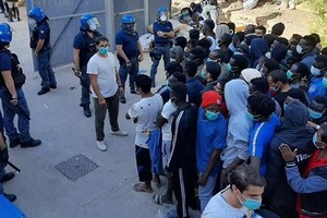 意大利兩天逾千名難民登陸。（圖源：互聯網）