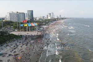 4月30日和5月1日兩天內巴地頭頓省接待遊客量達近10萬人次。（圖源：越通社）