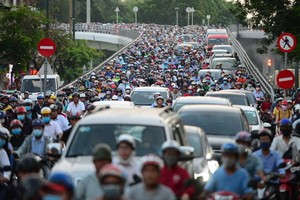 交通堵塞是造成空氣污染的主因之一。