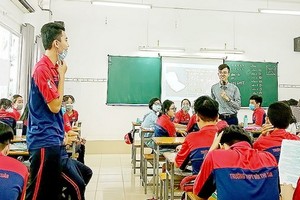 第一郡裴氏春高中學校學生學習生活技能課。