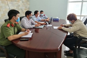 黎光 H（右）承認違規行為。（圖源：文勝）