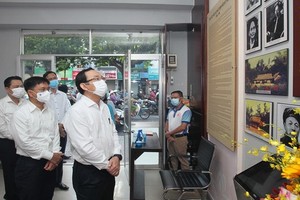 市委書記阮文年探訪第五郡歷史遺跡