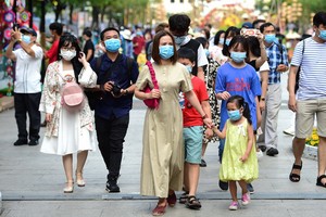 衛生部要求民眾外出時必戴口罩。（圖源：VNN）