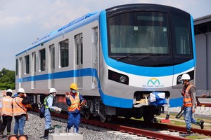 地鐵 1 號線列車在隆平站組裝