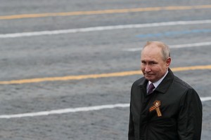 俄國家杜馬數據庫資料顯示，俄總統普京已提交廢止《開放天空條約》的法律草案。圖為2021年5月9日，普京於莫斯科紅場出席勝利日閲兵儀式，紀念第二次世界大戰戰勝納粹德國76周年。（圖源：路透社）