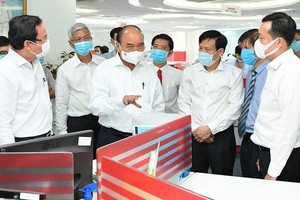 國家主席阮春福看望《西貢解放報》。（圖源：越勇）