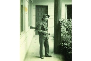 劉茂森於1975年4月30日與華運其他幹部接管藍星俱樂部並於此駐守。