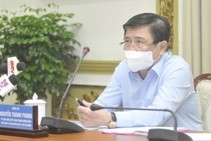 市人委會主席阮成鋒主持會議。（圖源：高昇）