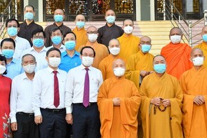 市委書記阮文年祝賀佛誕大典