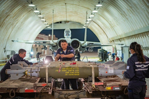 以色列空軍F-15I戰機加掛JDAM精確製導彈藥轟炸加沙。（圖源：互聯網）