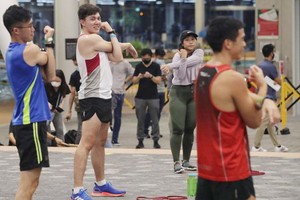 新加坡國防部宣佈，在訓練中心、戰備軍人協會健身房以及公共場所舉行的個人體能測驗以及國民服役體能訓練都將暫停。（圖源：早報）