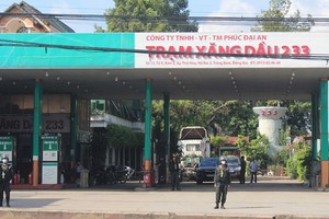 職能力量封鎖233號加油站並進行搜查涉案證據。（圖源：玉山）