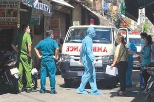 職能力量封鎖患者住所巷道以進行採檢。