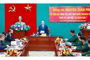 國家主席、國防安全委員會主席阮春福在會議上發表指導意見。（圖源：統一）