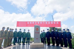 越南-中國-老撾3國的邊防保護力量22日在三國邊境交界處實地舉行會晤。（圖源：人民軍隊報）