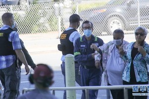 5月26日，在美國加州聖何塞，人們在槍擊事件後前往臨時設立的安全地點。（圖源：新華社）