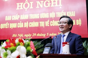 越南農民會常務副主席梁國團在會上發言。（圖源：越通社）