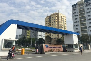 圖為市國立大學宿舍大門。（圖源：阮順）