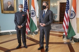 美國國務卿布林肯（右）和印度外長蘇傑生在美國國務院舉行會晤。（圖源：推特）