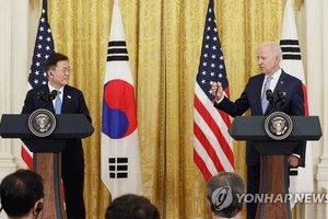 韓國總統文在寅當地時間5月21日在美國華盛頓白宮同美國總統拜登舉行會談，在雙方會談後舉行的記者會上，文在寅宣佈，韓美雙方商定終止《韓美導彈指南》。（圖源：韓聯社）