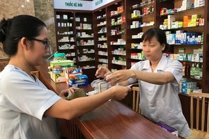 在各家藥店容易買到保健品。 